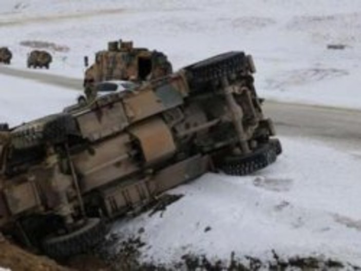 Van Başkale'de kaza oldu 11 asker yaralandı