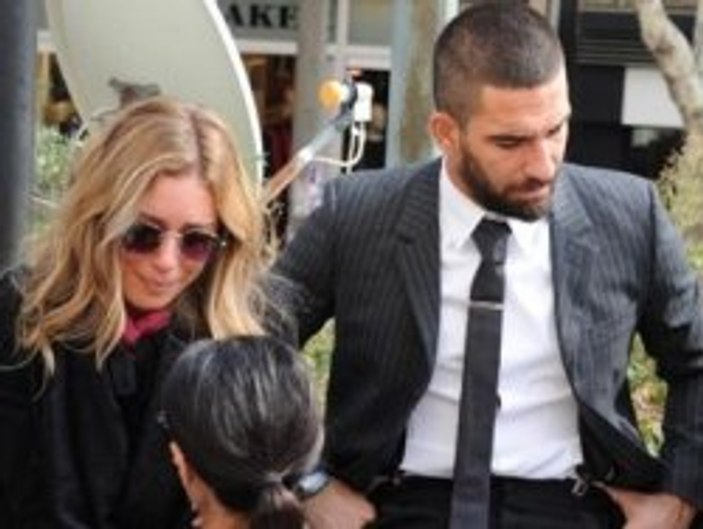 Sinem Kobal Arda Turan'ı terk etti