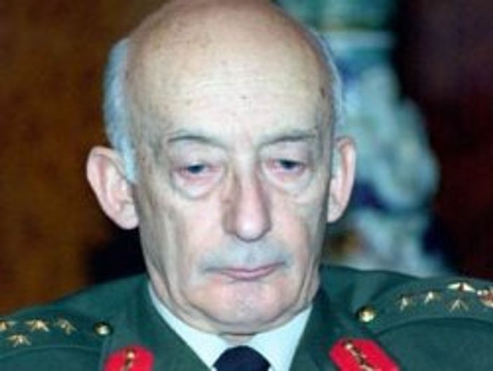 Teoman Koman vefat etti