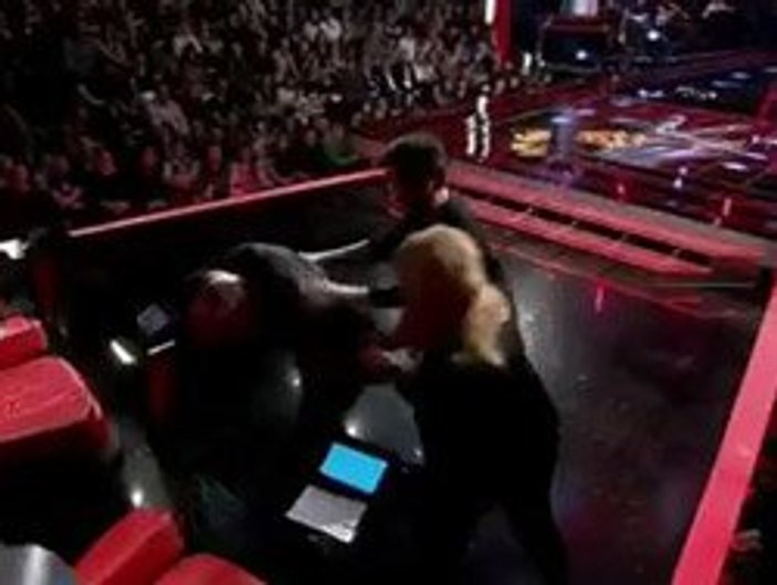 Hadise ve Murat Boz Athena Gökhan'ı dövdü - Video