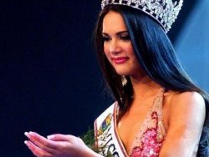Eski güzellik kraliçesi Monica Spear öldürüldü