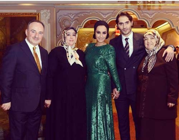 Hamit Altıntop nişan fotoğrafını Instagram'a koydu