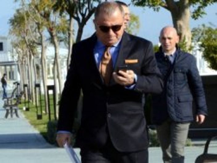 Fatih Terim'in platform topuklu ayakkabıları