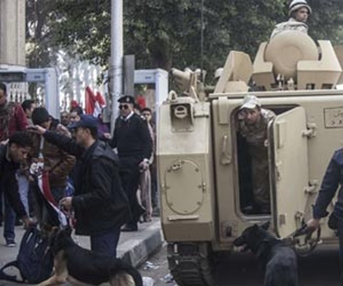 Mısır'da devrim kutlaması: 4 ölü 15 yaralı