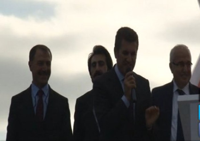 Mustafa Sarıgül'den mikrofon şov
