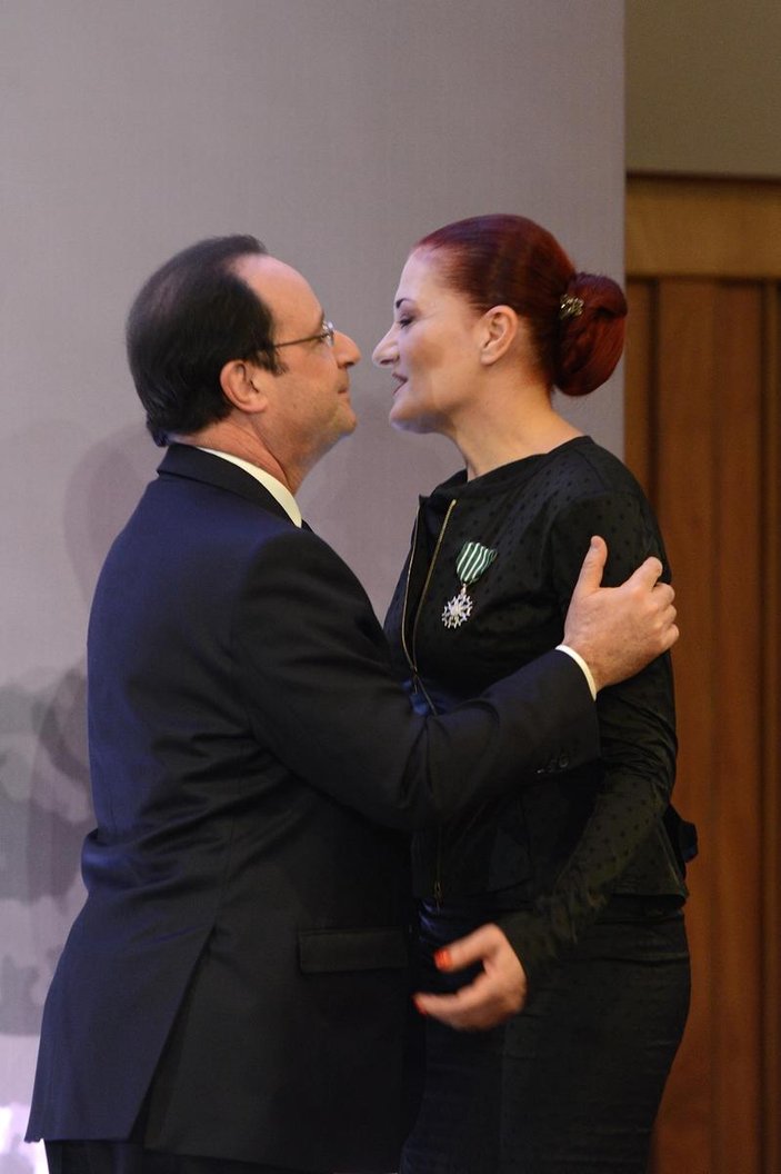 Hollande kendini Candan Erçetin'den alamadı - izle