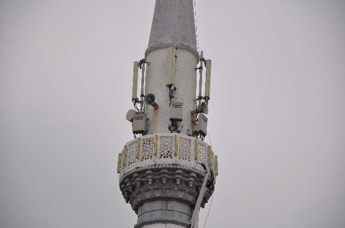 Kırklareli'deki bir caminin minaresinde baz istasyonu var