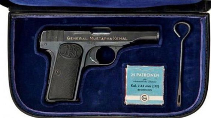 Atatürk'ün tabancası 120 bin liraya satıldı