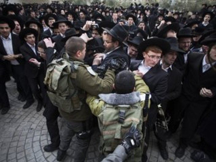İsrail’de Ortodoks Yahudiler hükumeti protesto etti - izle