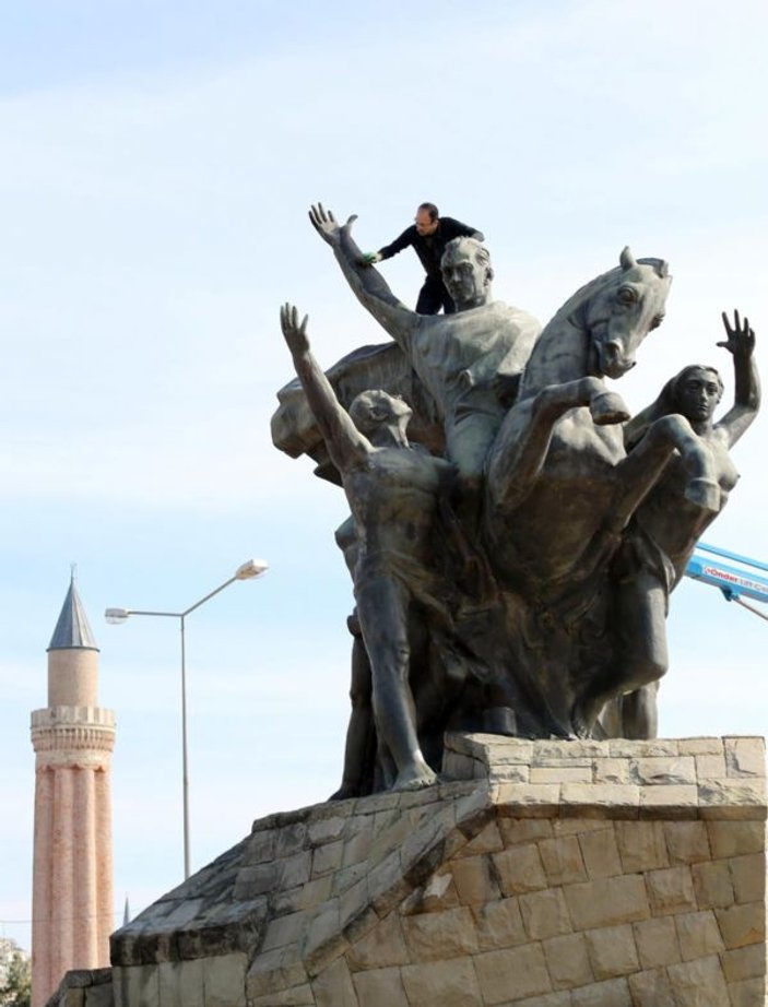Antalya'daki Atatürk Anıtı bakıma alındı