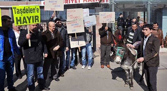 CHP Genel Merkezi önünde eşekli protesto
