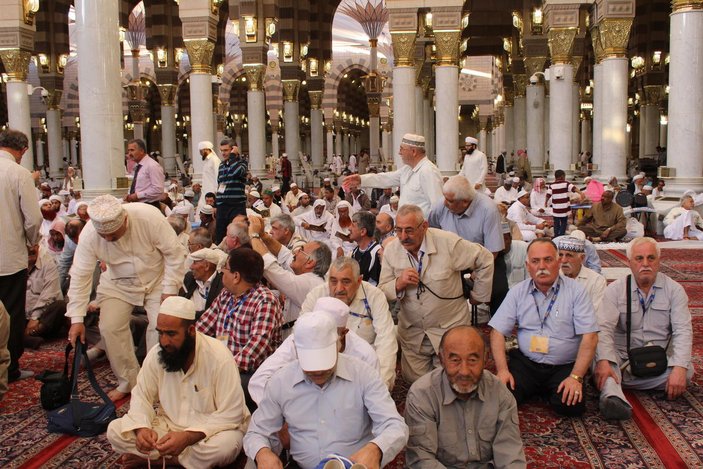 Alevi dedeleri ve Bektaşi babaları Medine'de - izle