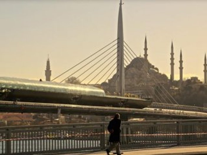 Zaman Haliç Metro Köprüsü'nü silüetten gördü
