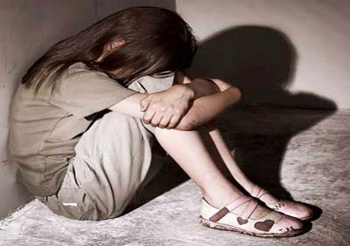 14 yaşındaki kızla ilişkiye giren 9 kişi tutuklandı