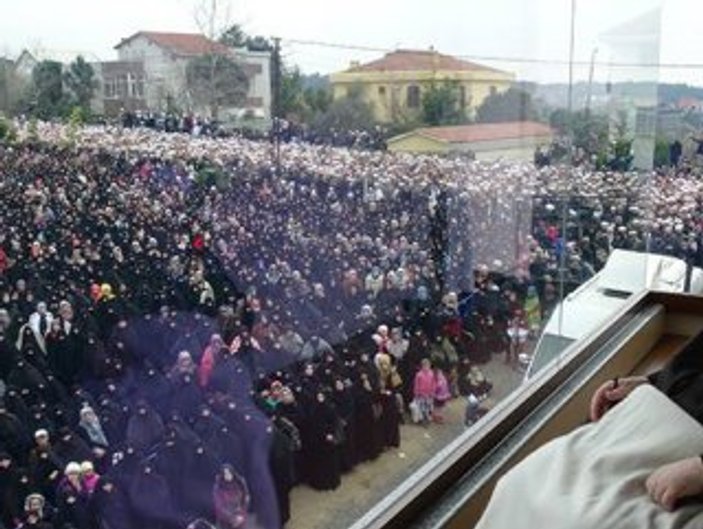 Binlerce kişi Mahmud Efendi'yi görmek için toplandı