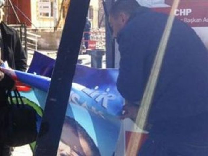 CHP'nin afiş krizi Uşak'a sıçradı