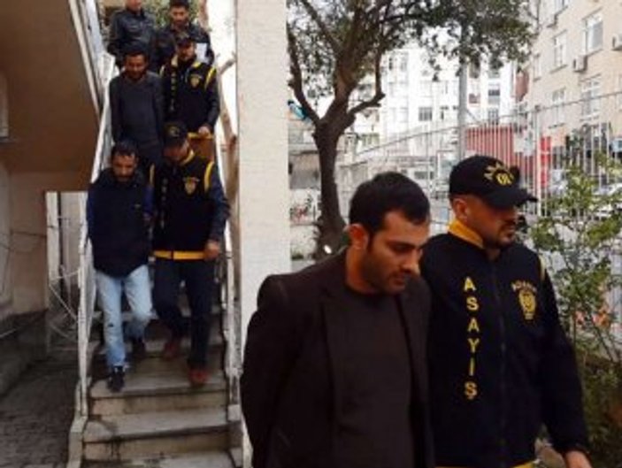 Adana'da hırsızlar vinç kiralayıp prefabrik ev çaldı