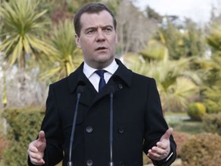 Medvedev'den Ukrayna'da yeni devrim uyarısı