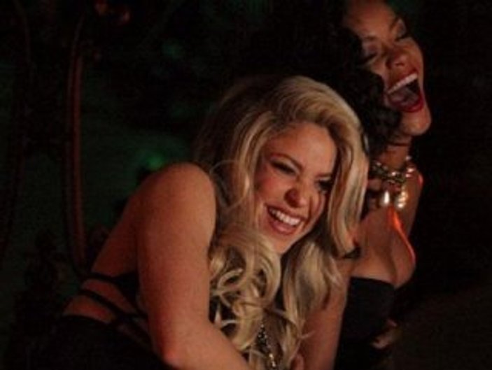 Shakira: Pique erkeklerle klip çekmeme izin vermiyor
