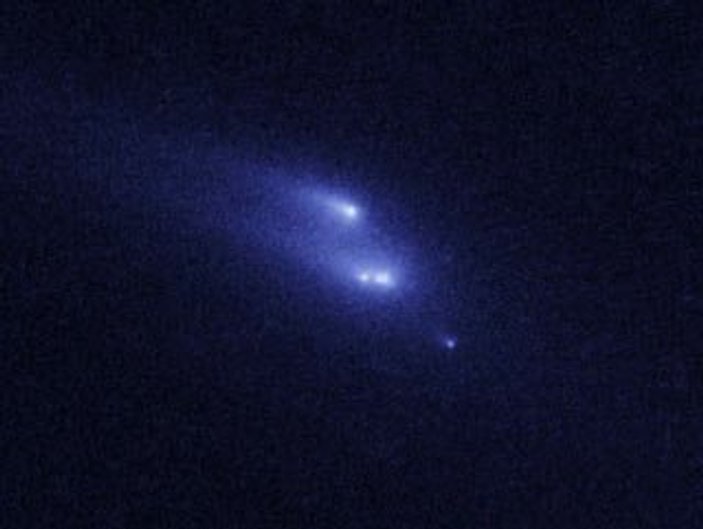 Hubble teleskobundan parçalanan asteroid görüntülendi