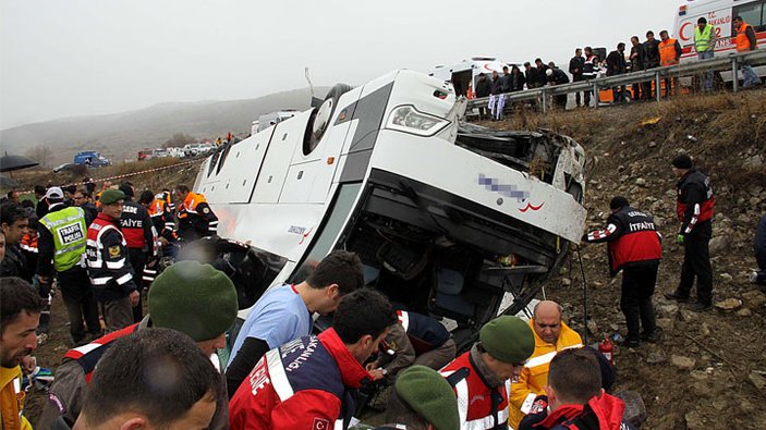 Karabük'te yolcu otobüsü devrildi