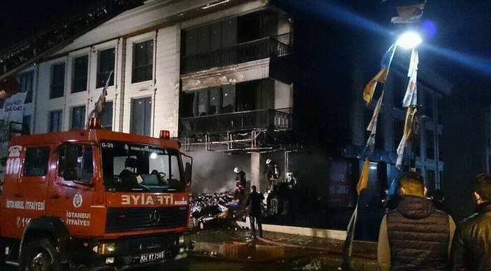 Okmeydanı'nda AK Parti seçim bürosu yakıldı