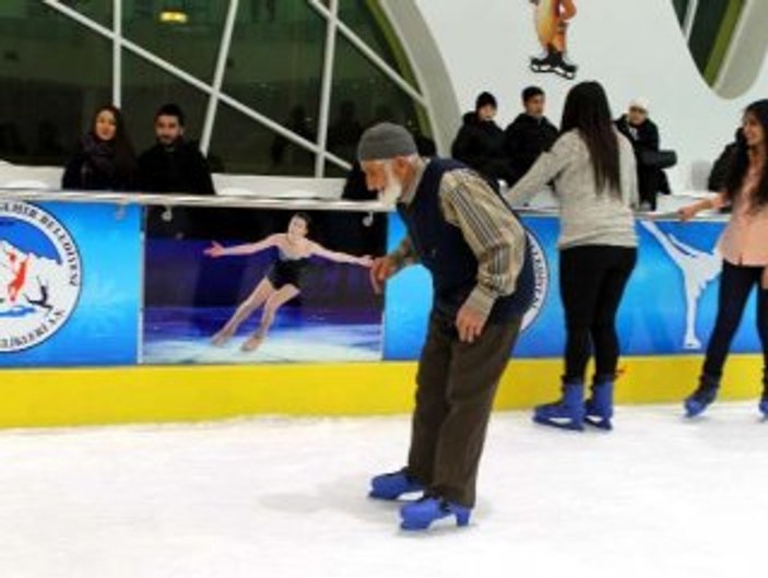Kayserili 78 yaşındaki dede buz pateni yaptı