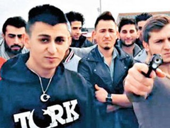Türk rapçilerin silahlı klibi Avusturya'yı karıştırdı