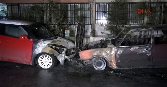 İzmir'de bir baba ve oğlunun otomobilleri kundaklandı