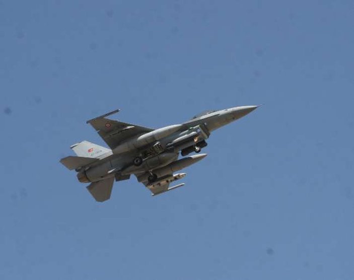 Yunan uçaklarından F-16’lara taciz