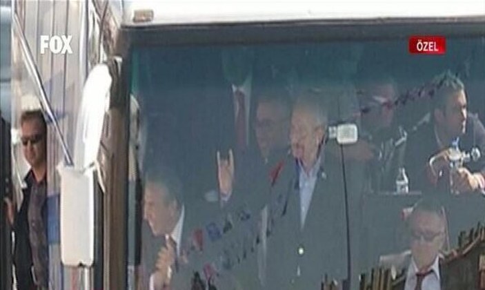 Kemal Kılıçdaroğlu'ndan bozkurt işareti