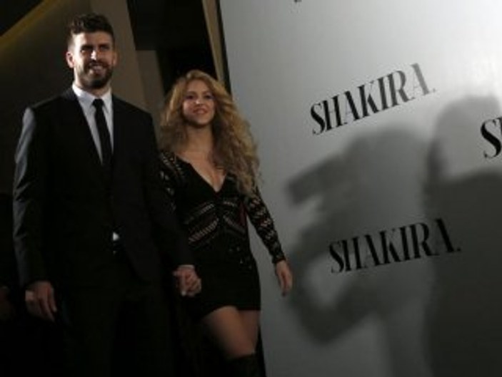 Pique Shakira'yı yalnız bırakmadı