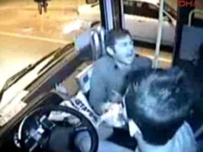 Sivas'ta bir halk otobüsü şoförü terör estirdi İZLE