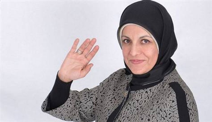 Türkiye'nin ilk başörtülü belediye başkanı Fatma Toru oldu