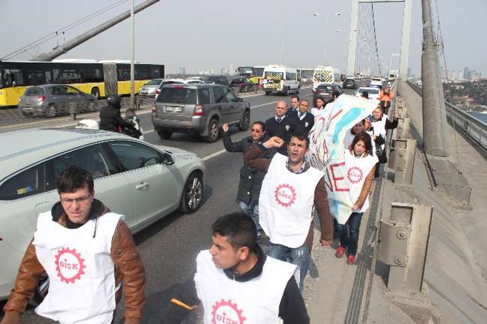 Boğaziçi Köprüsü'ndeki eylem trafiği kitledi
