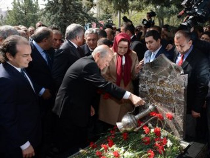 Alparslan Türkeş mezarı başında anıldı
