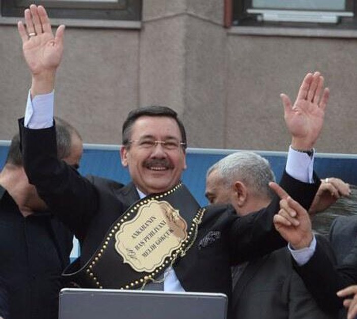 Melih Gökçek mazbatasını aldı