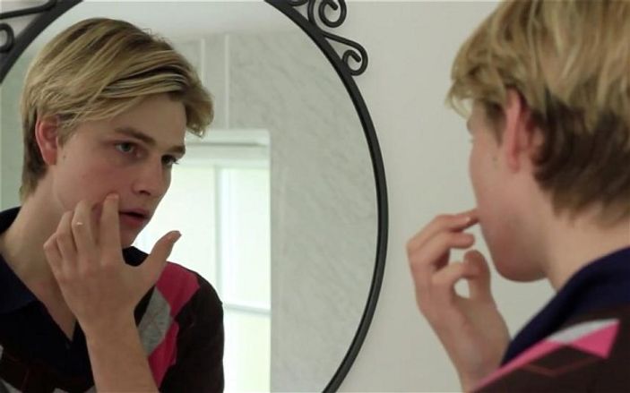 Dünyanın ilk selfie bağımlısı ölümün eşiğine geldi