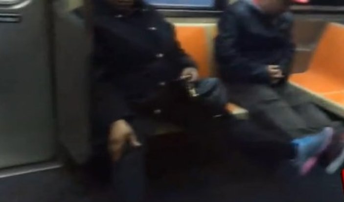 New York metrosunda fare paniği İZLE