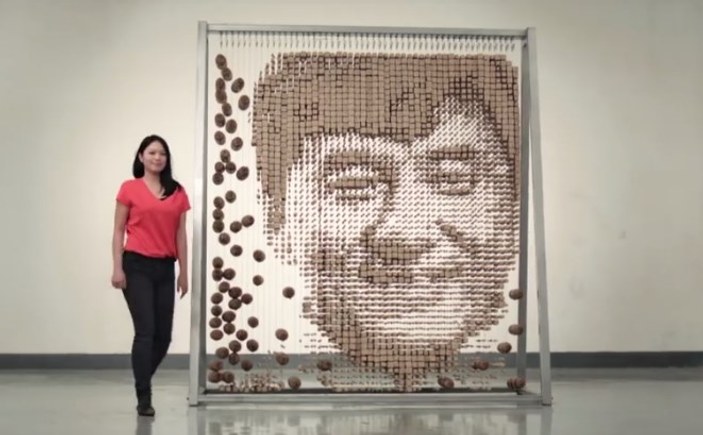 Jackie Chan için 64 bin çubuktan portre yaptı İZLE