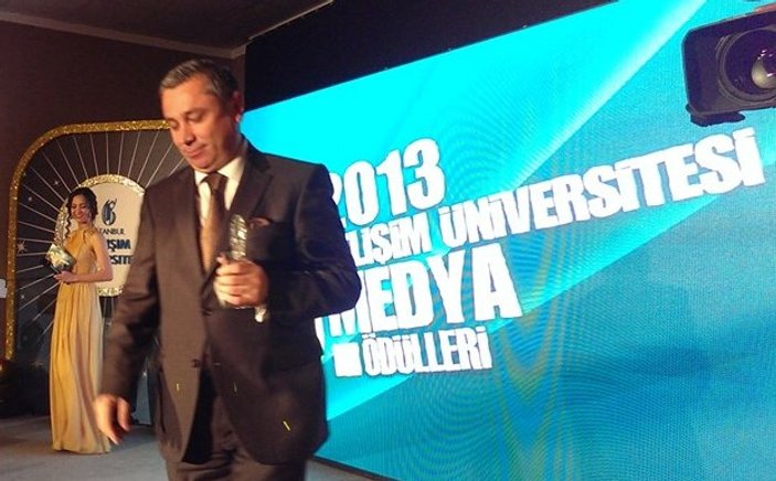 Gelişim Üniversitesi en iyi kitap ödülünü Uyan'a verdi