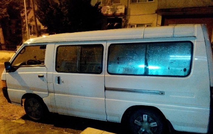 Kırklareli'nde 5 kişilik bir araçtan 25 kaçak çıktı