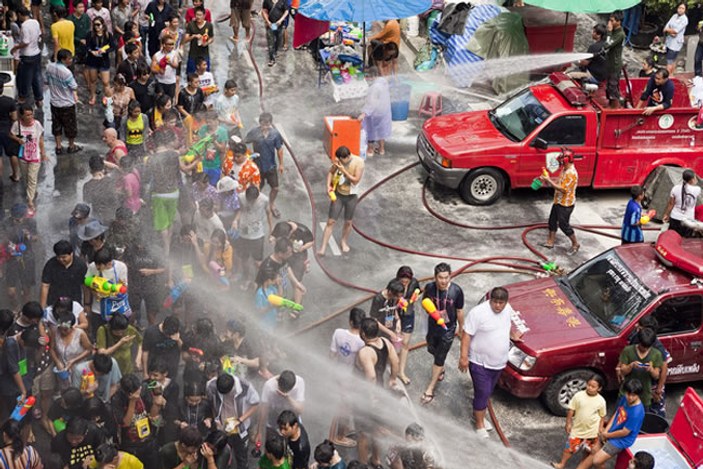 Tayland'taki Su Bayramı'nın ikinci gününde 63 kişi öldü