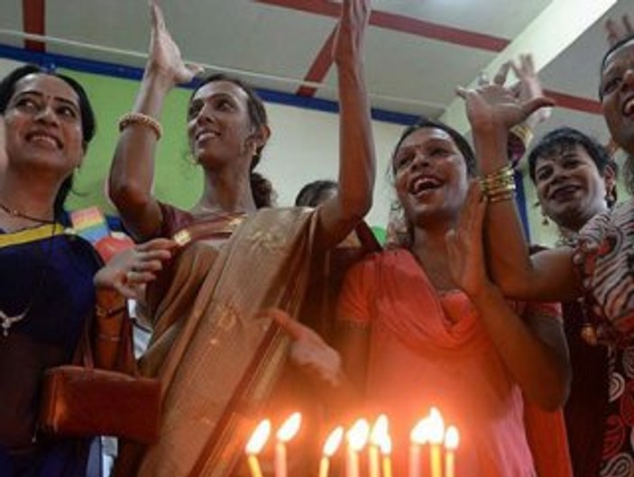 Hindistan'da transseksüeller 3. cins olarak kabul edildi