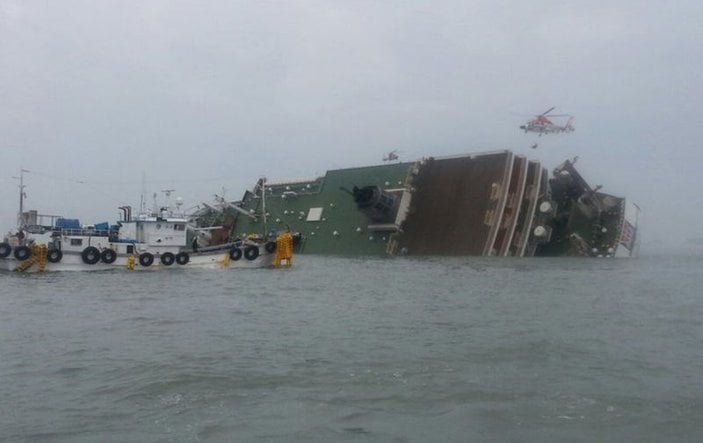 Güney Kore'de 471 kişi taşıyan gemi battı
