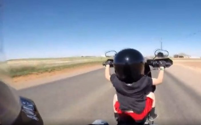 6 yaşında Harley Davidson kullanan çocuk İZLE