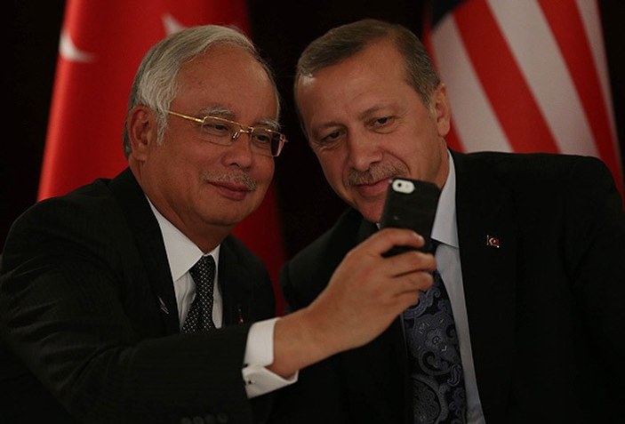 Malezya Başbakanı ile Başbakan Erdoğan'dan selfie