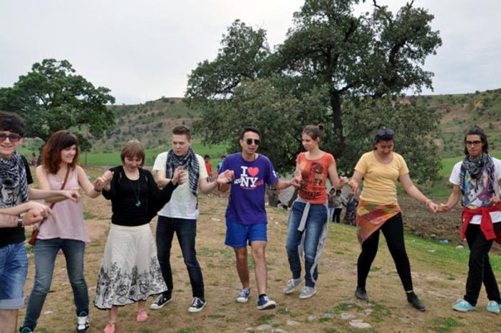 Yabancı öğrenciler Cudi Dağı eteklerinde barışı kutladılar İZLE