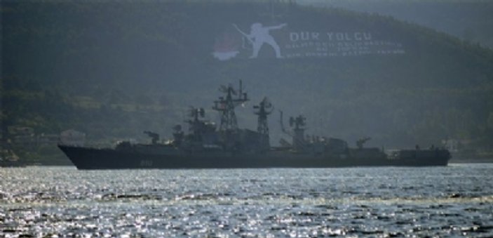 Kriz yaratan ABD savaş gemisi Boğaz'da
