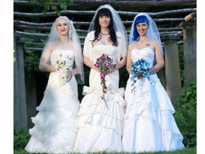 Dünyadaki ilk üçlü lezbiyen evlilik ABD'de gerçekleşti